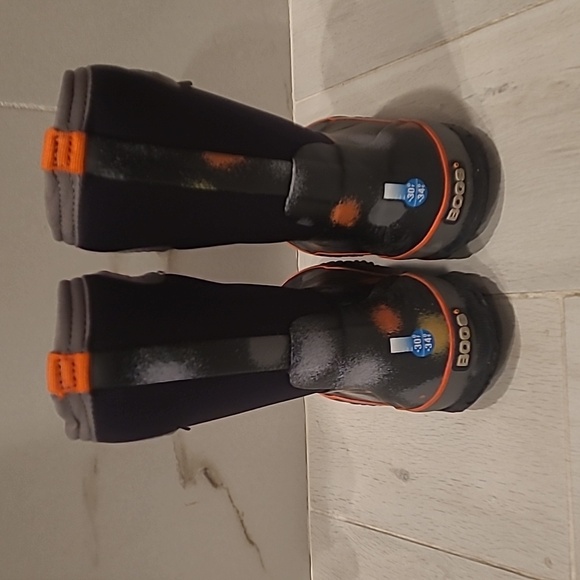 Bogs Snow Boots Size 11 - Picture 3 of 5